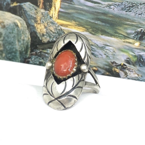 Navajo ring with coral stone silver ring.vtg coral in oval shadowbox silver Ring - Picture 1 of 4